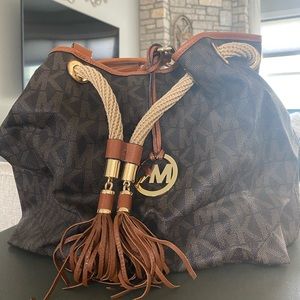 MICHAEL Michael Kors Black and Gold Shoulder Bag